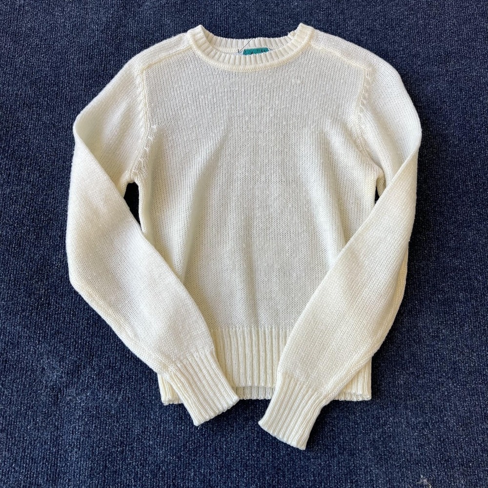 C.V. Ltd. Sweater Womens Medium White Crewneck Pullover Soft Knit Classic Cozy